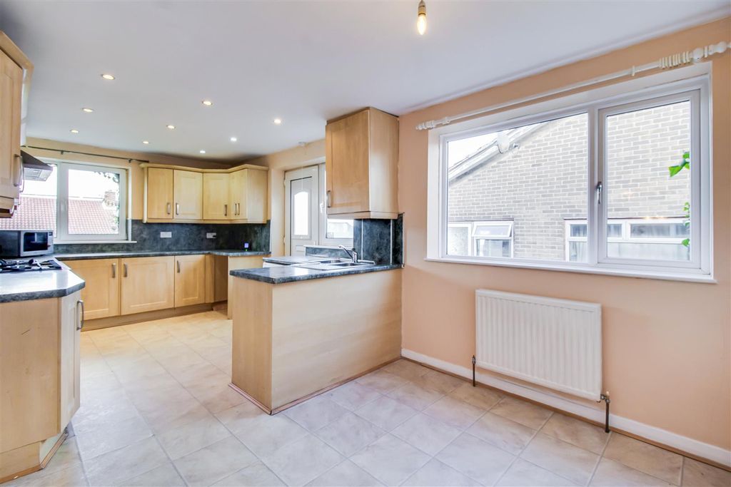 Property photo 3 of 11 Kitchen/Diner