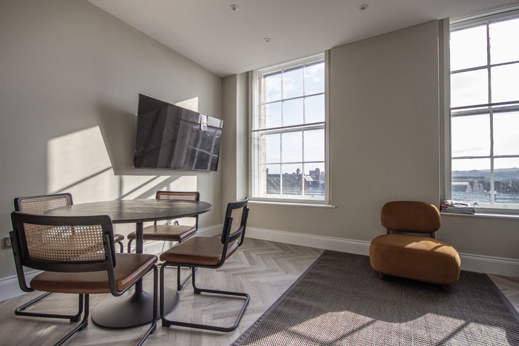 Property photo 2 of 11 3