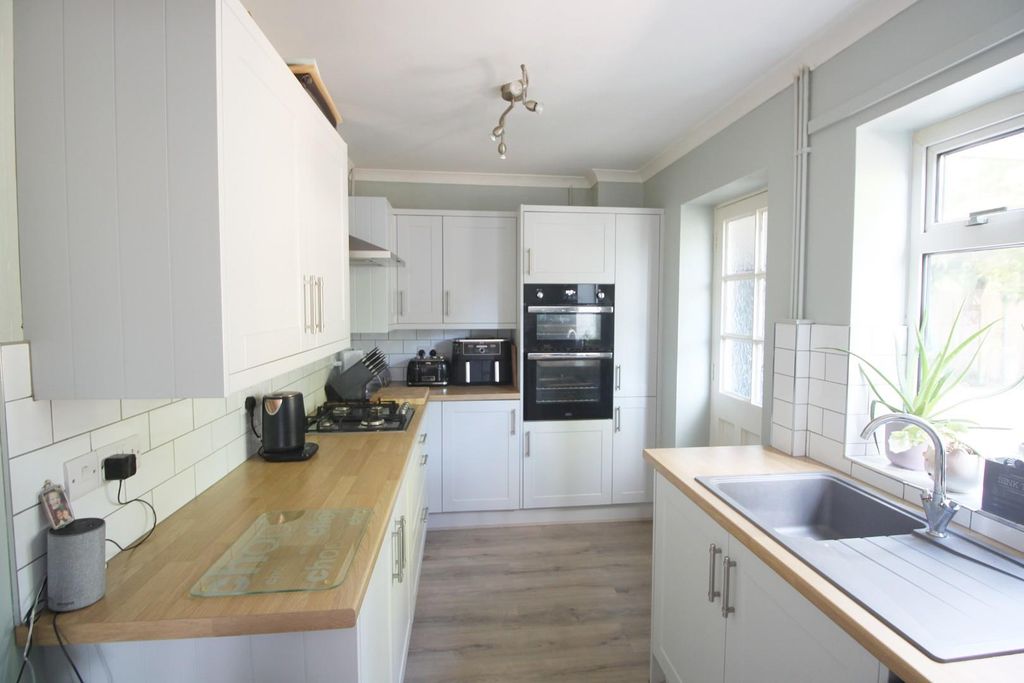 Property photo 3 of 13 Kitchen 1.Jpg