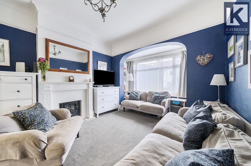 Property photo 2 of 18 Malden Road, Cheam - Sm3 8Qy