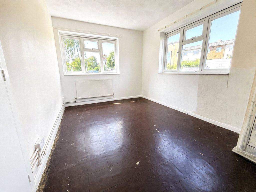 Property photo 3 of 5 3