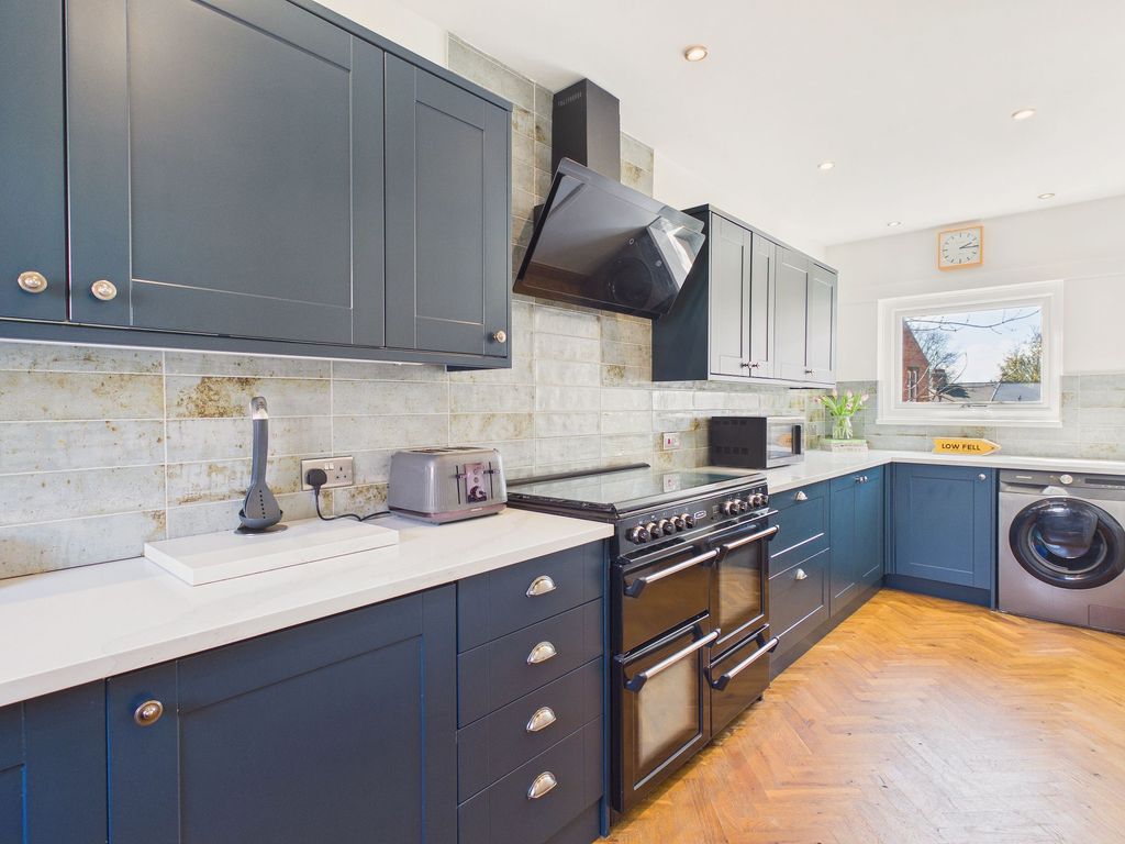 Property photo 3 of 16 Dining Kitchen