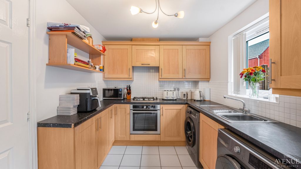 Property photo 2 of 18 4935532