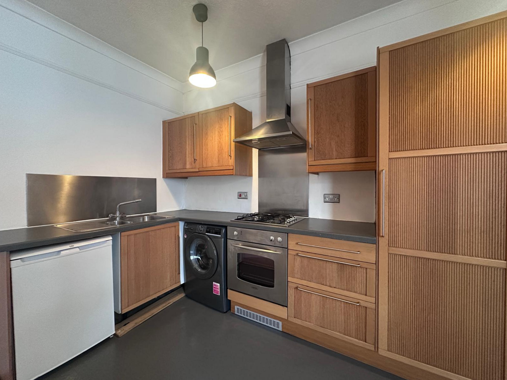 Property photo 3 of 6 Kitchen