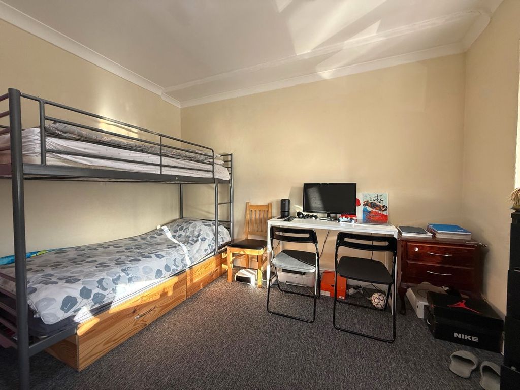 Property photo 3 of 5