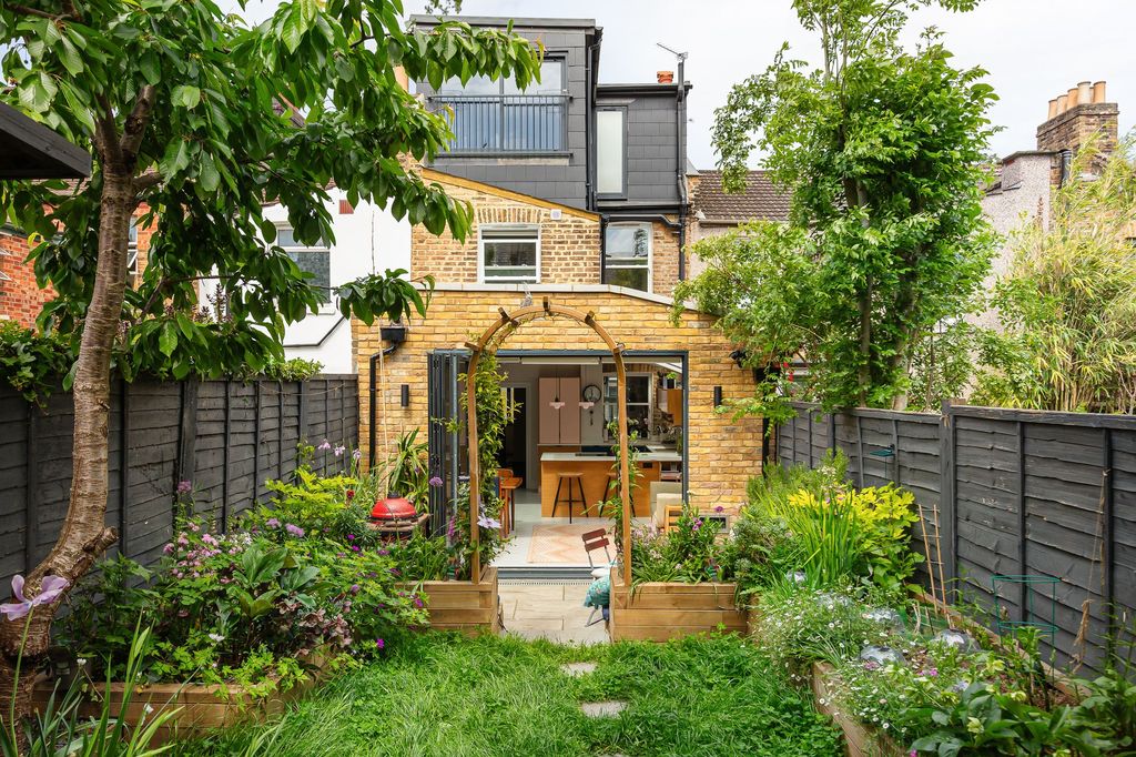 Property photo 3 of 35