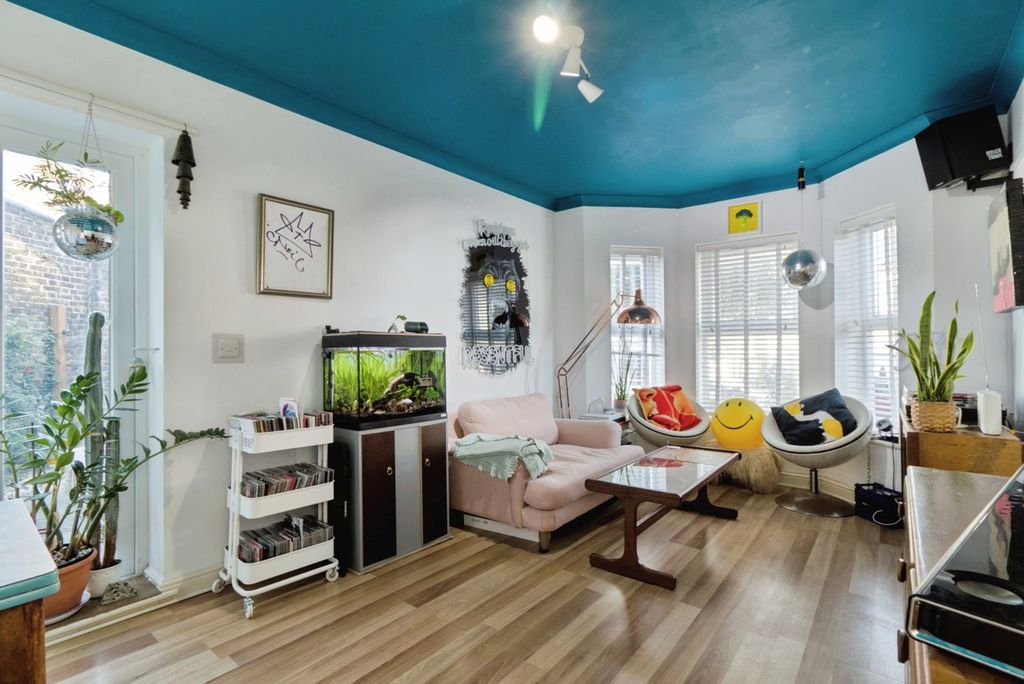 Property photo 3 of 33 Pbox-Img.Jpg
