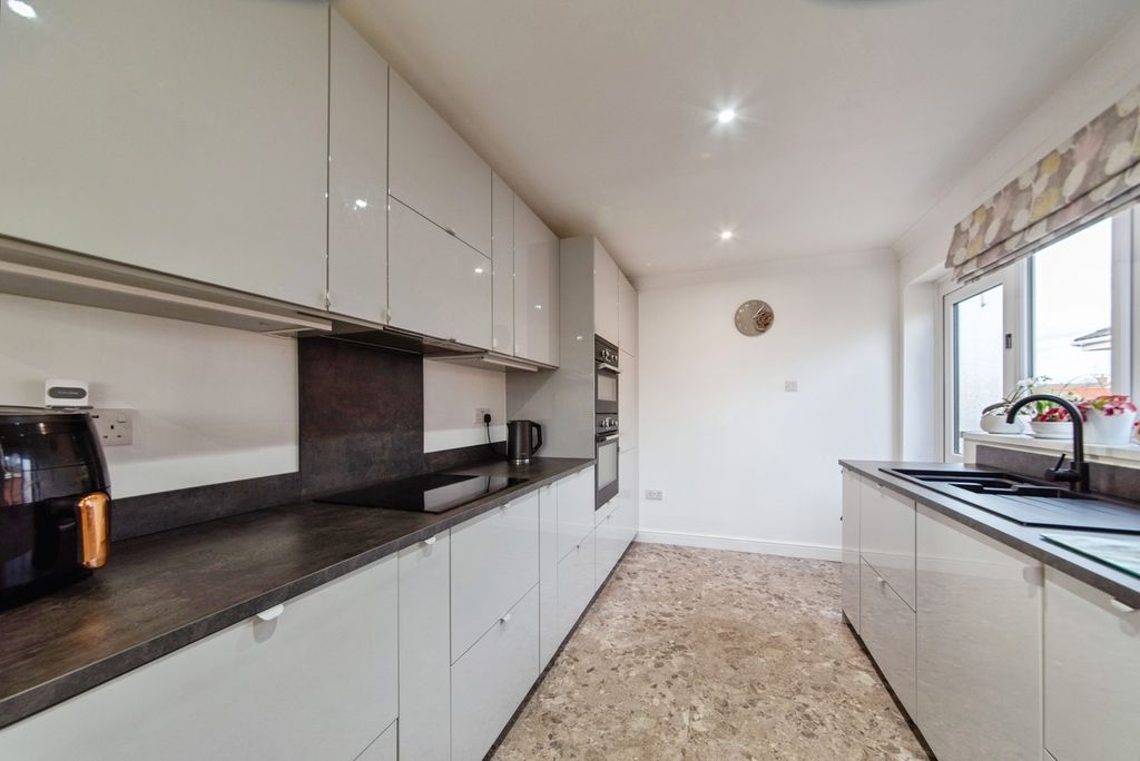 Property photo 3 of 18 Pbox-Img.Jpg