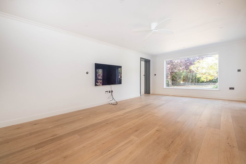 Property photo 2 of 24