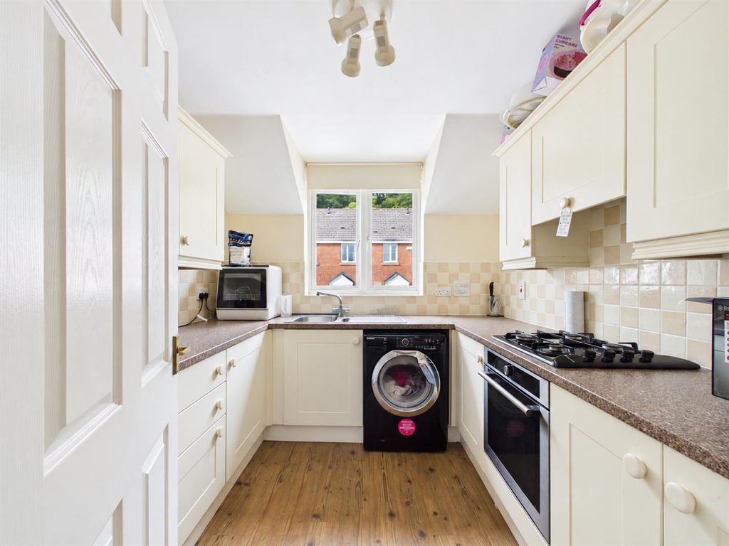 Property photo 2 of 11 Kitchen