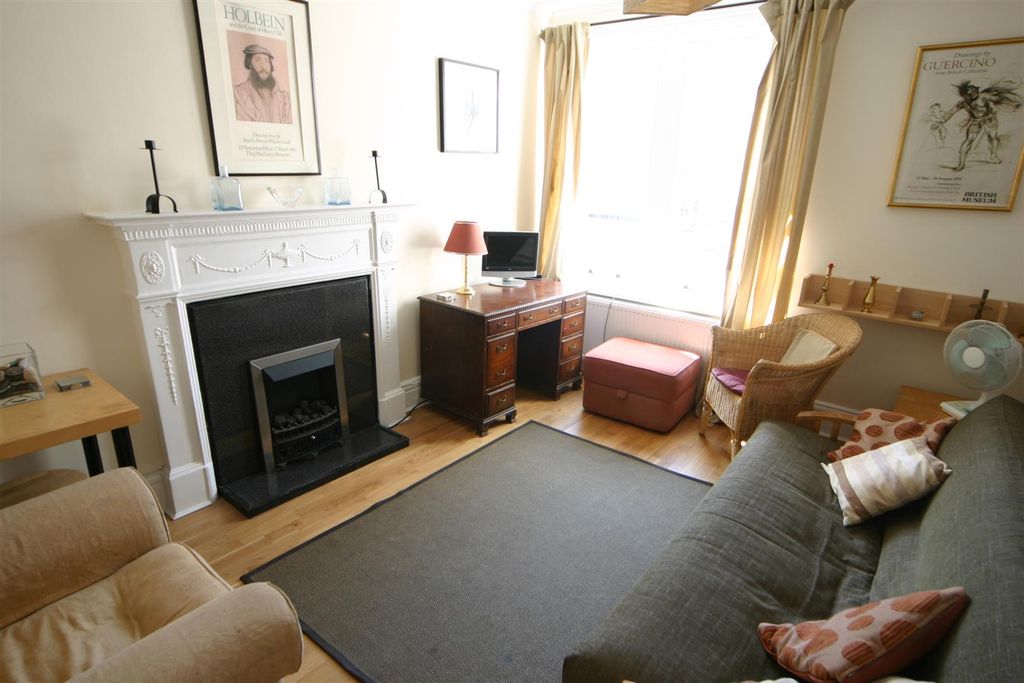 Property photo 2 of 12 Melcombe Court 15 Rec.Jpg