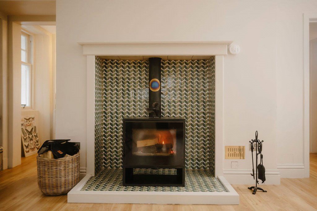 Property photo 3 of 35 Living Room