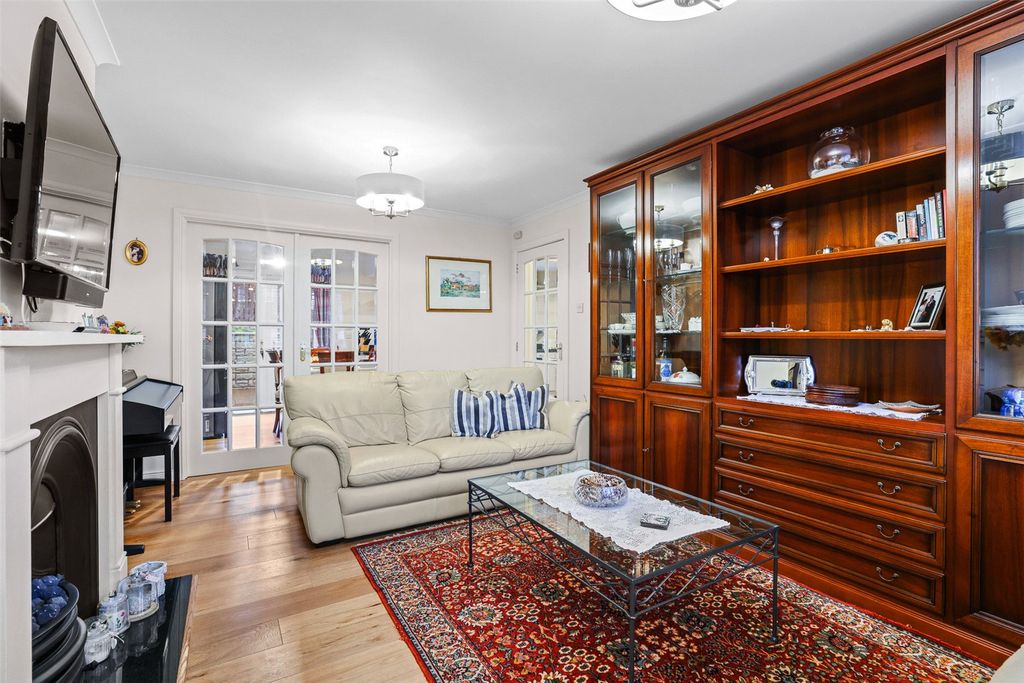 Property photo 3 of 21 Living Room