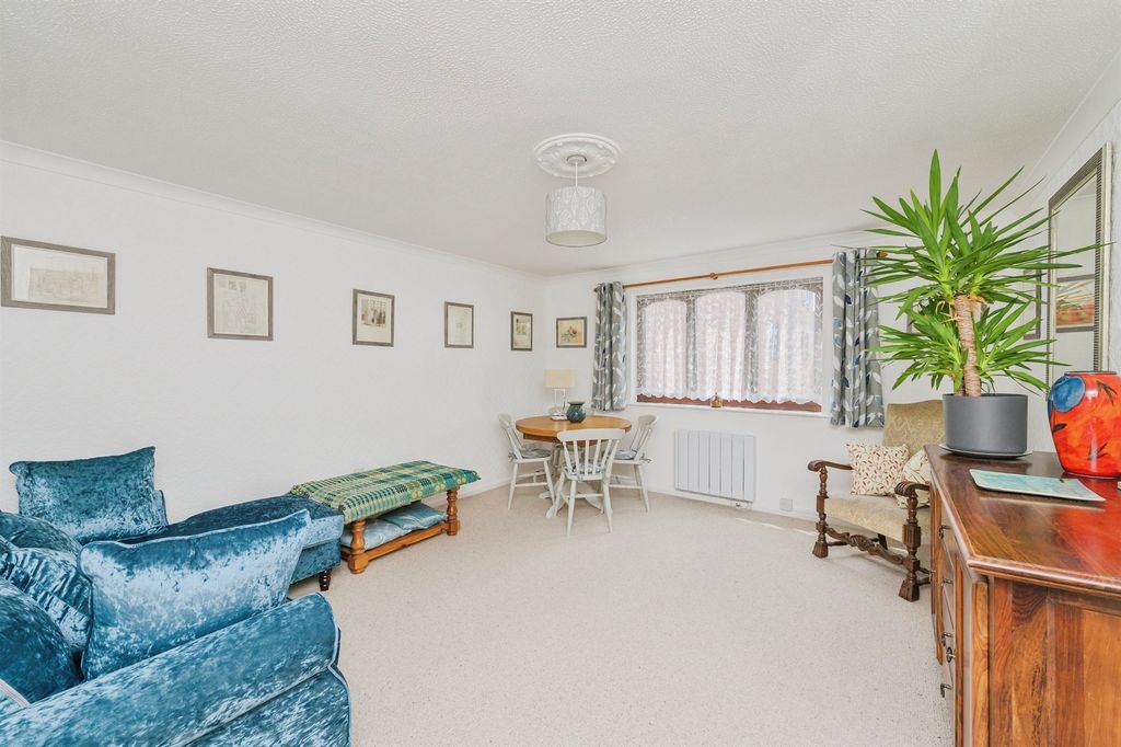 Property photo 2 of 20