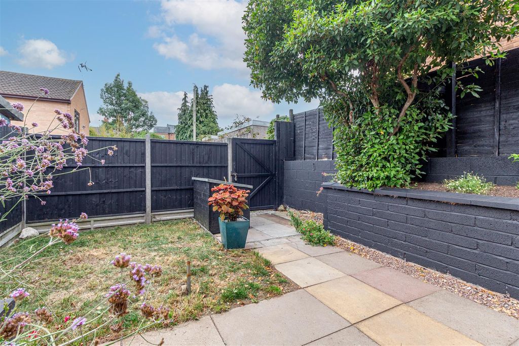 Property photo 3 of 16 Garden-4.Jpg