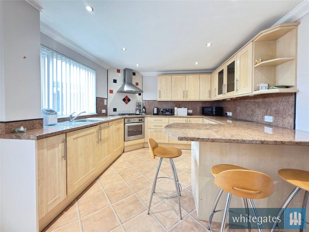 Property photo 2 of 17 Picture No. 12