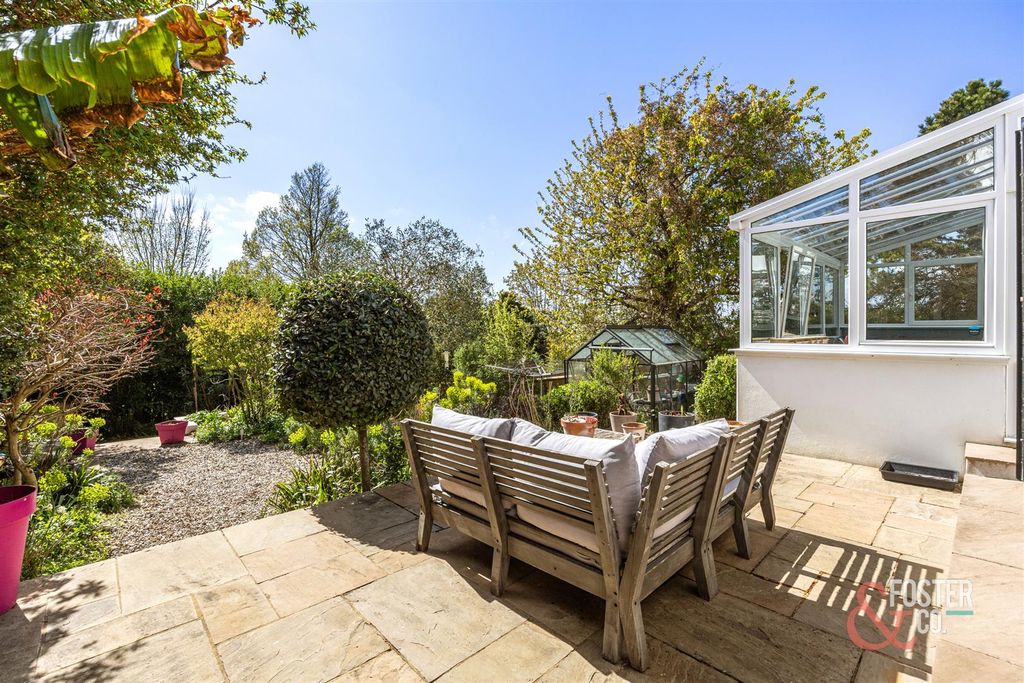 Property photo 3 of 35 Friar Road, 6-022.Jpg