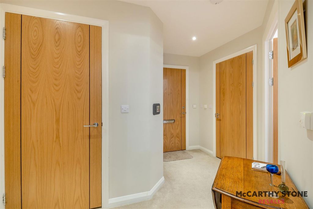 Property photo 2 of 39 8623301-Interior06.Jpg