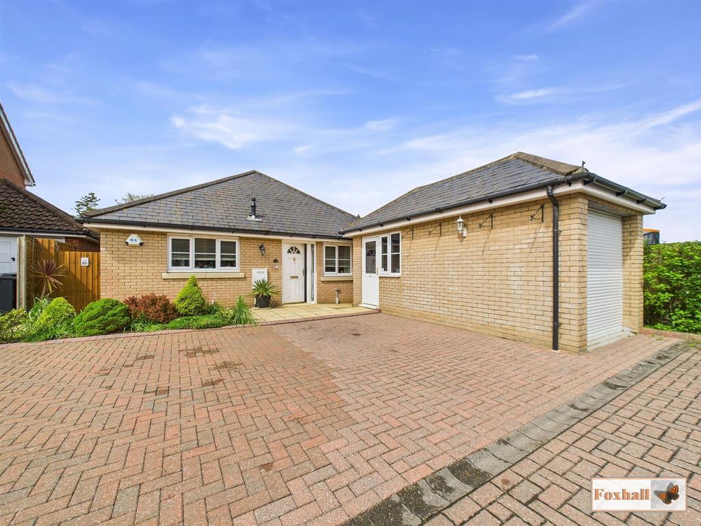 Property photo 1 of 16 Darnford Gardens