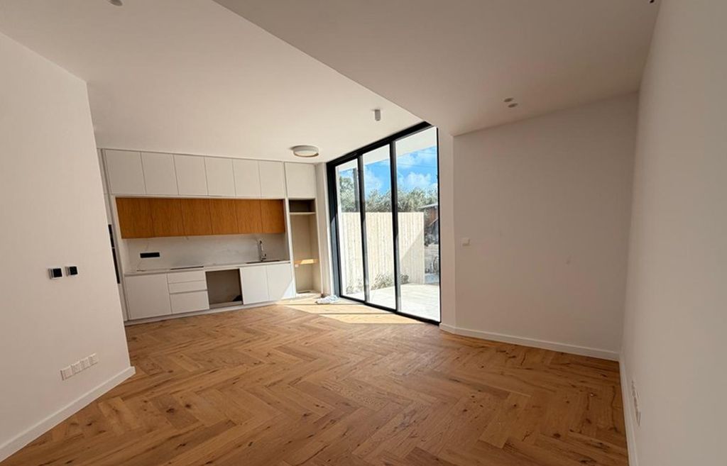 Property photo 3 of 10 Apartment 101 -...