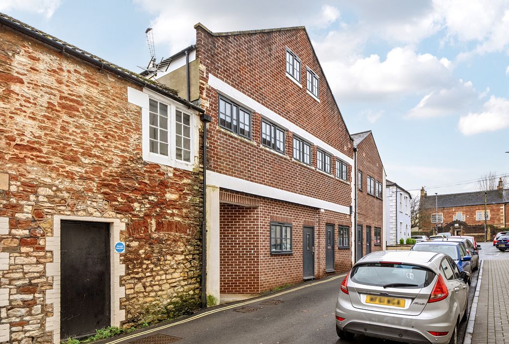 Property photo 2 of 14 1409398-3-6985d85...