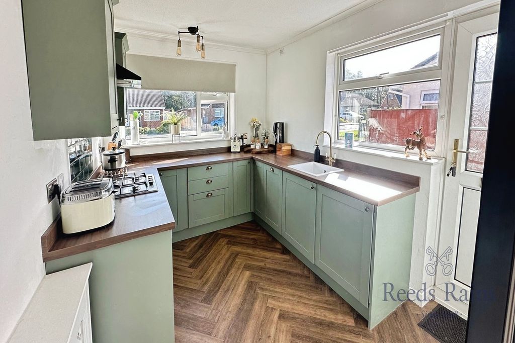 Property photo 2 of 11 Kitchen