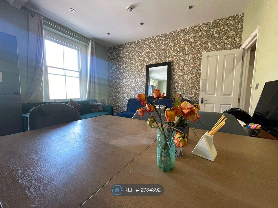 Property photo 1 of 32