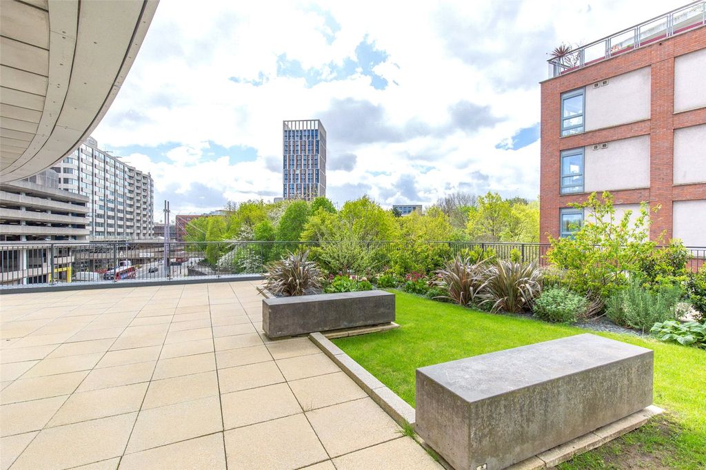 Property photo 2 of 11 Picture No. 18