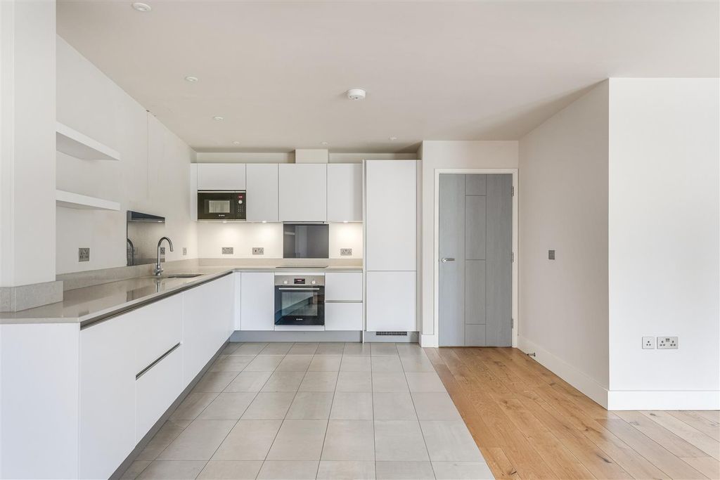 Property photo 2 of 15 Chalk Place-11.Jpg