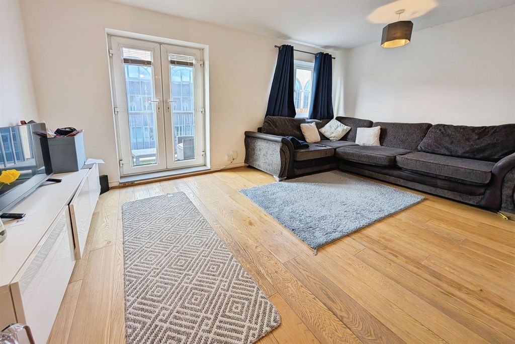 Property photo 3 of 10 (Main)