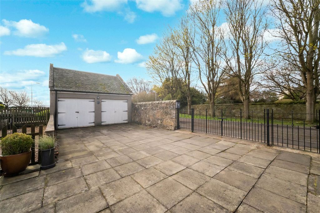 Property photo 2 of 23 Picture No. 21