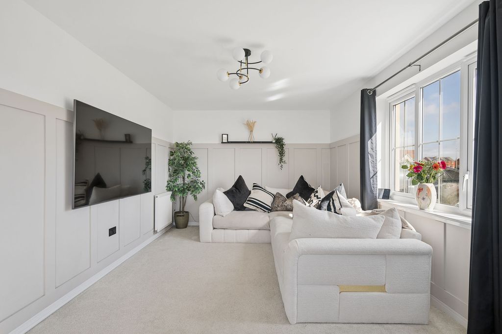 Property photo 2 of 31 Lounge