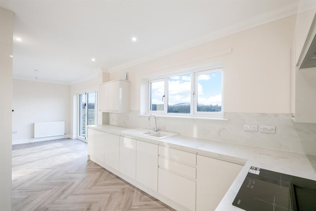 Property photo 3 of 34 Kitchen