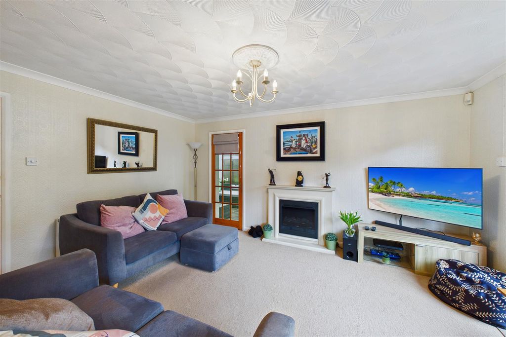 Property photo 2 of 25 Lounge