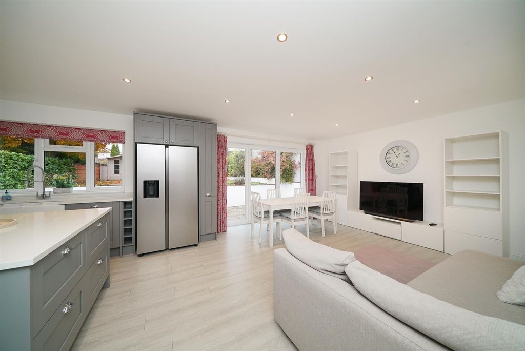 Property photo 3 of 29 Kitchen/Dining Room