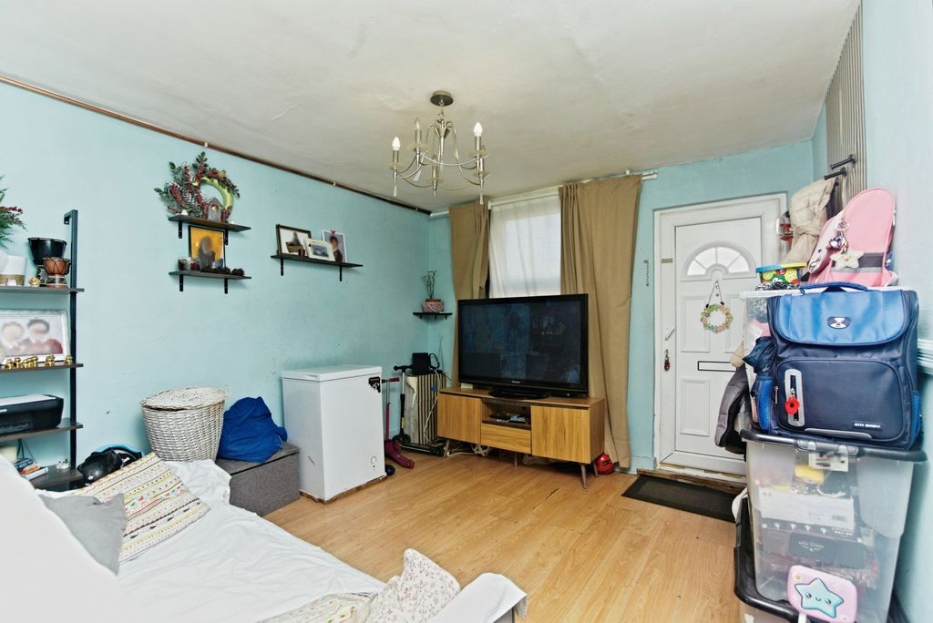 Property photo 2 of 19 Pbox-Img.Jpg