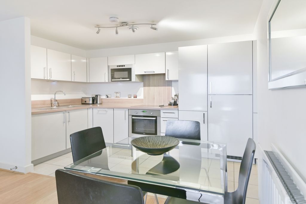 Property photo 3 of 10 Dining