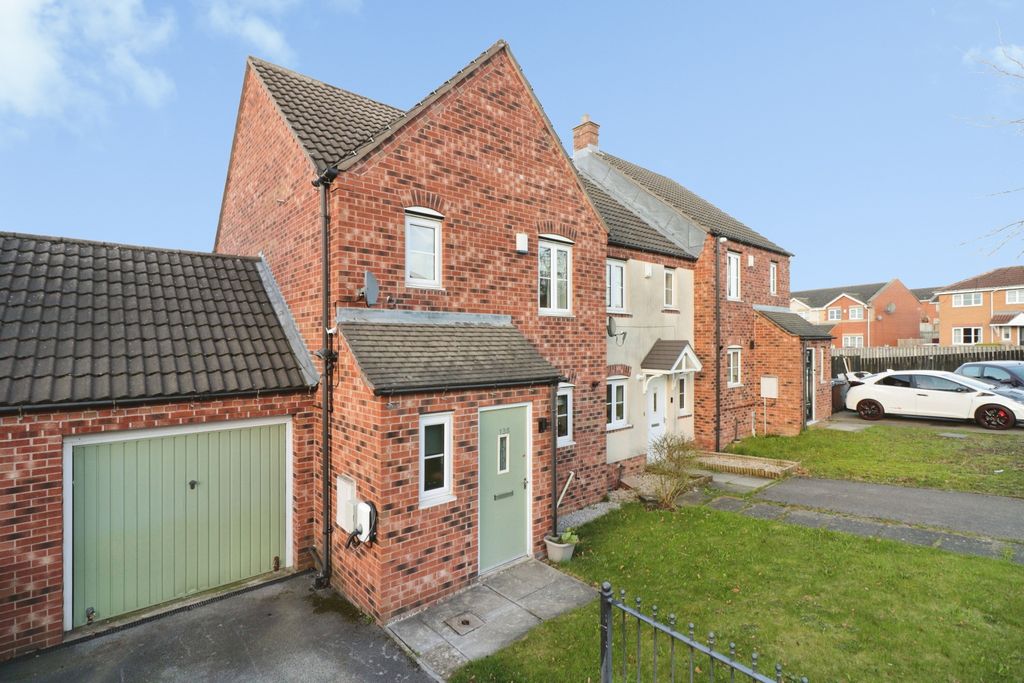 Property photo 1 of 15 Front Garden