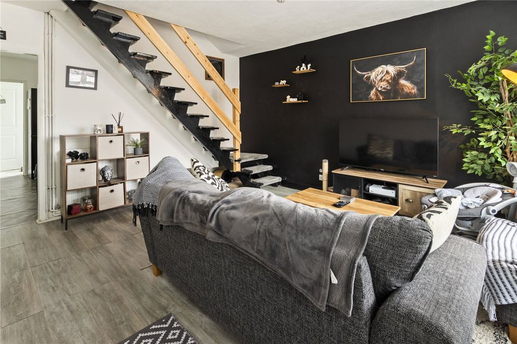 Property photo 2 of 12 Lounge