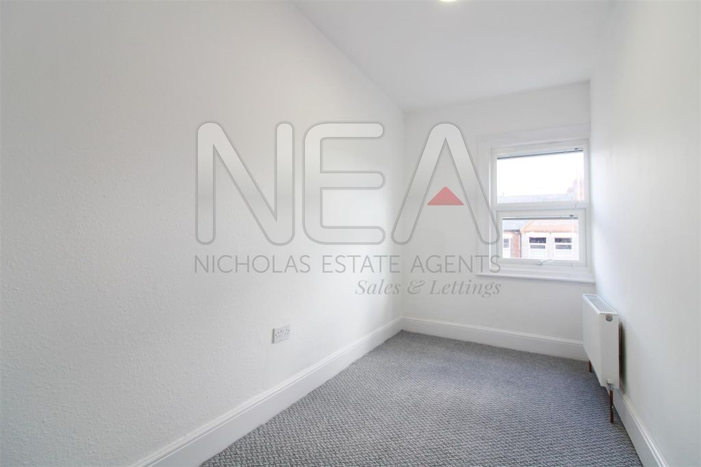 Property photo 2 of 10 Bedroom