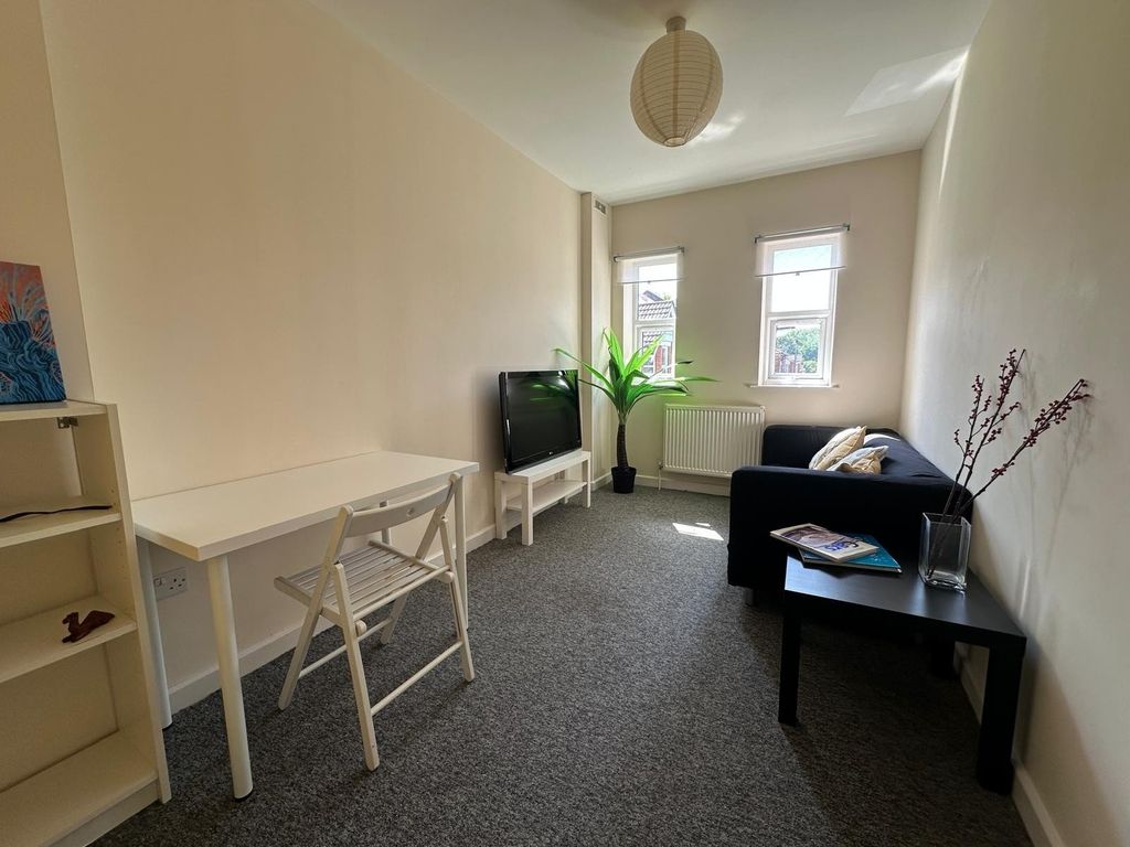 Property photo 2 of 8 Picture No. 16