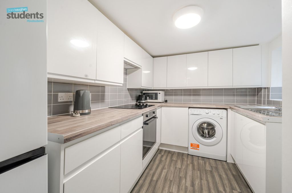 Property photo 2 of 11 479908A3-A1Dd-46d...