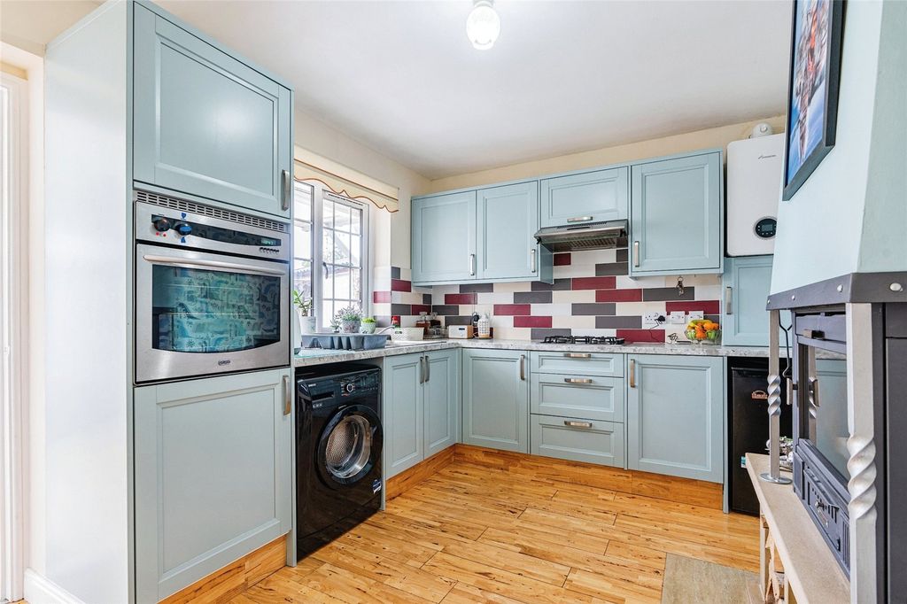 Property photo 3 of 16 Kitchen