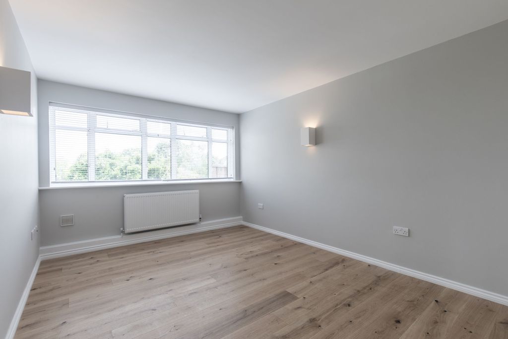 Property photo 2 of 9 Bedroom (Example)