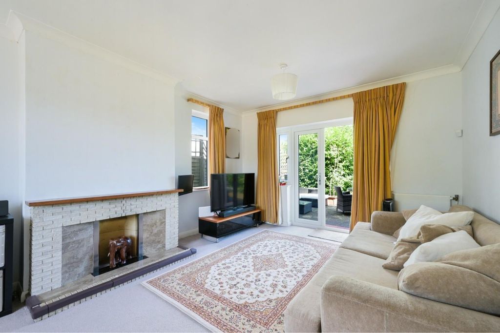 Property photo 2 of 14 Shawley Way