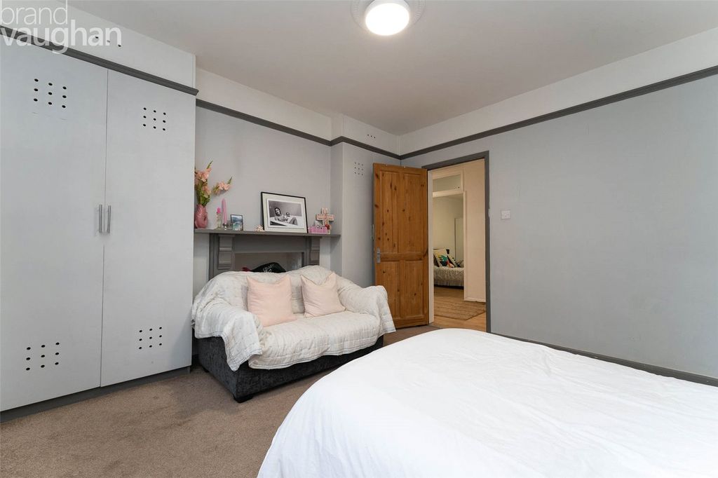 Property photo 2 of 19 Picture No. 02