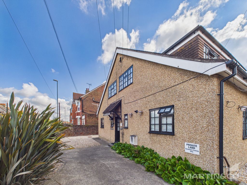 Property photo 1 of 5