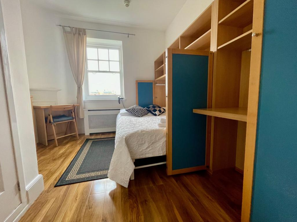 Property photo 1 of 8 Studio To Rent