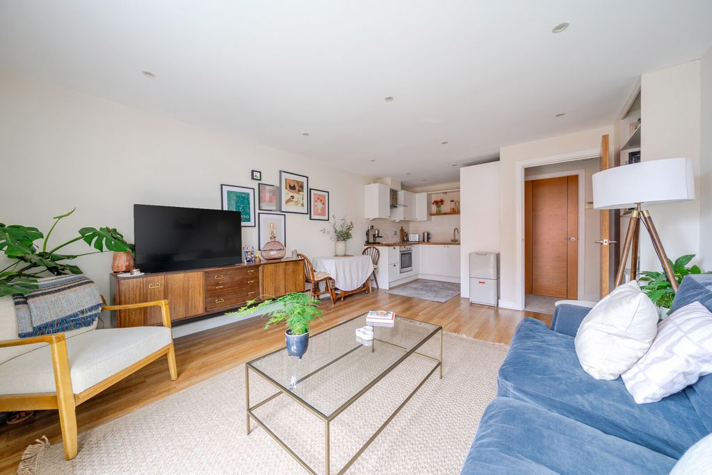 Property photo 1 of 11 1454597-13-69Fdce...
