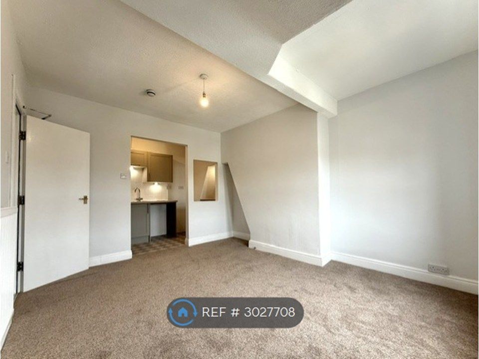 Property photo 1 of 14 Lining Room